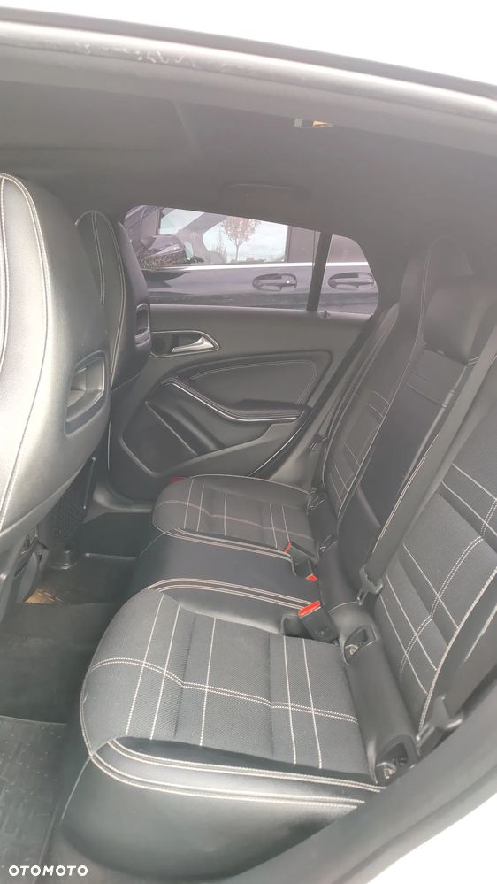Mercedes-Benz CLA 200 7G-DCT - 15