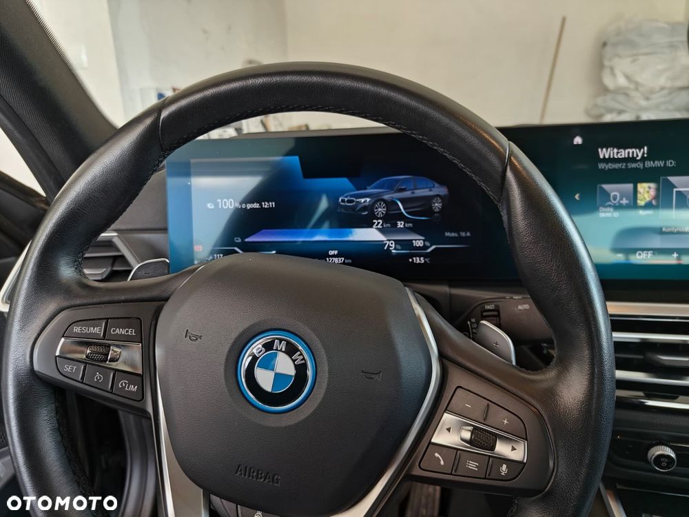 BMW Seria 3 330e M Sport - 22