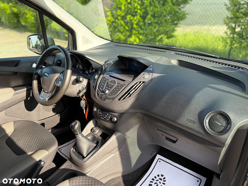 Ford Tourneo Courier 1.5 TDCi Ambiente - 32