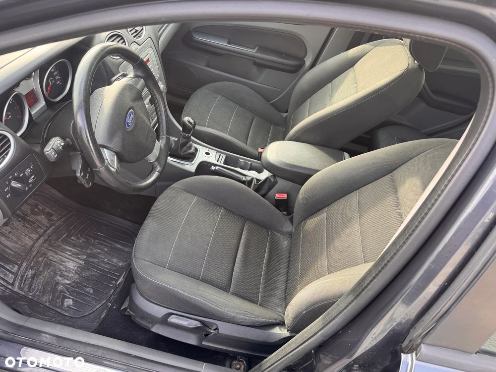 Ford Focus 1.8 Sport - 12