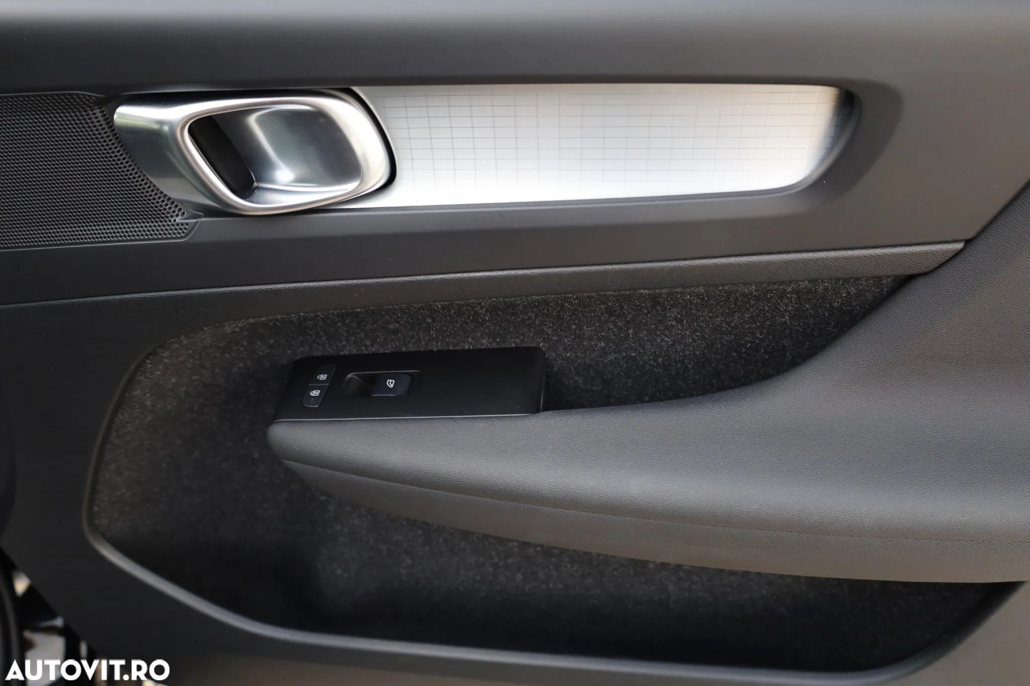 Volvo XC 40 T2 AT8 Momentum - 13