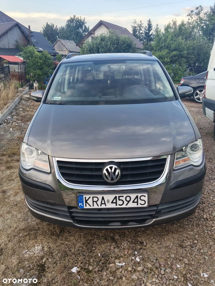 Volkswagen Touran - 10