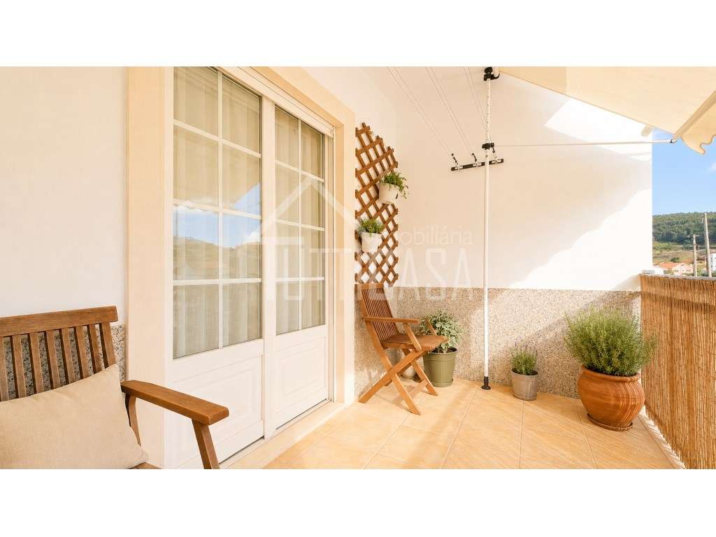 Apartamento T3 em Alcainça com parqueamento para 3 viaturas - Grande imagem: 2/25