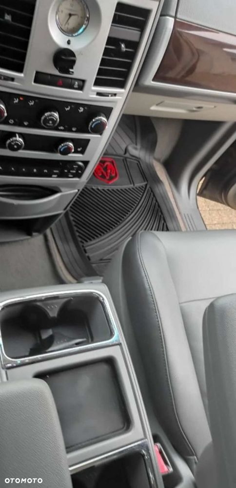 Chrysler Town & Country - 31