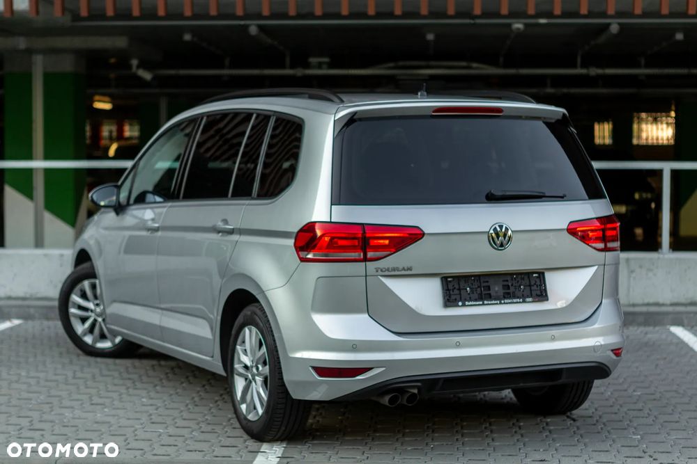 Volkswagen Touran - 11