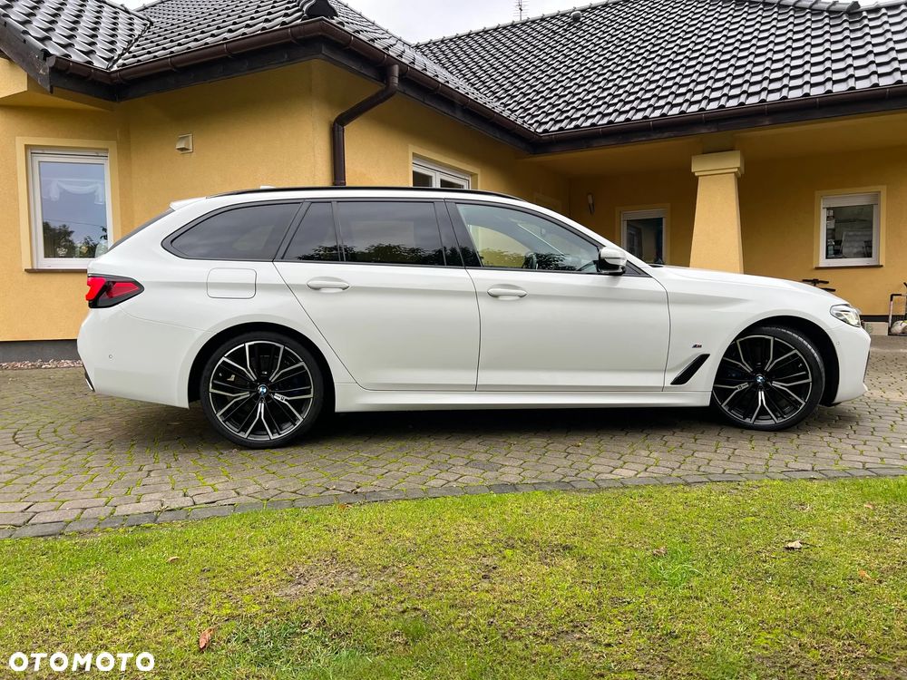 BMW Seria 5 530d xDrive Touring M Sport Edition - 10