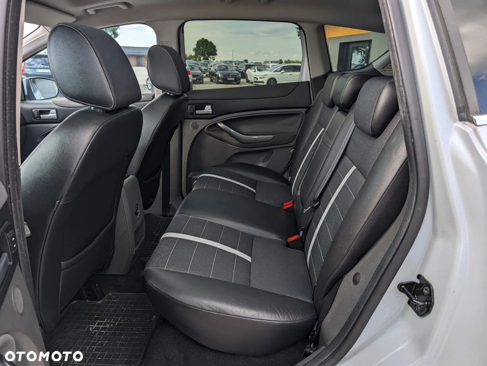 Ford Kuga 2.0 TDCi 4x4 Titanium - 36