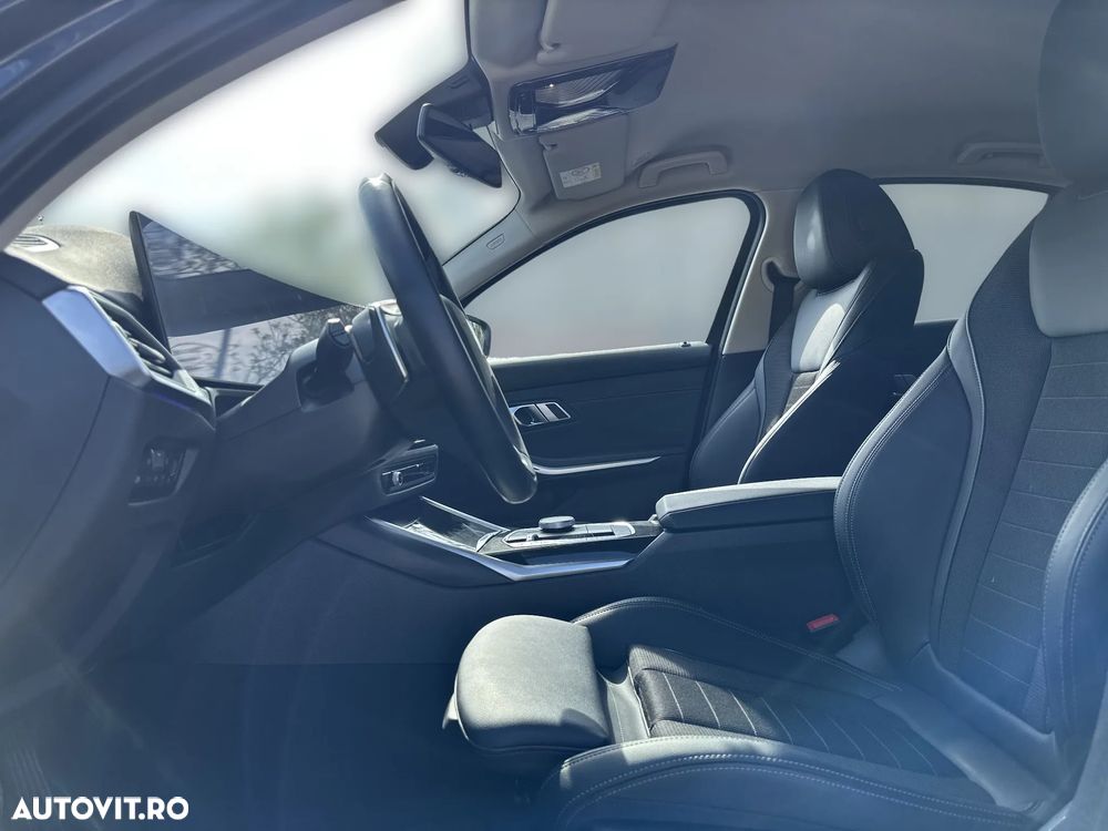 BMW Seria 3 320i xDrive AT - 25