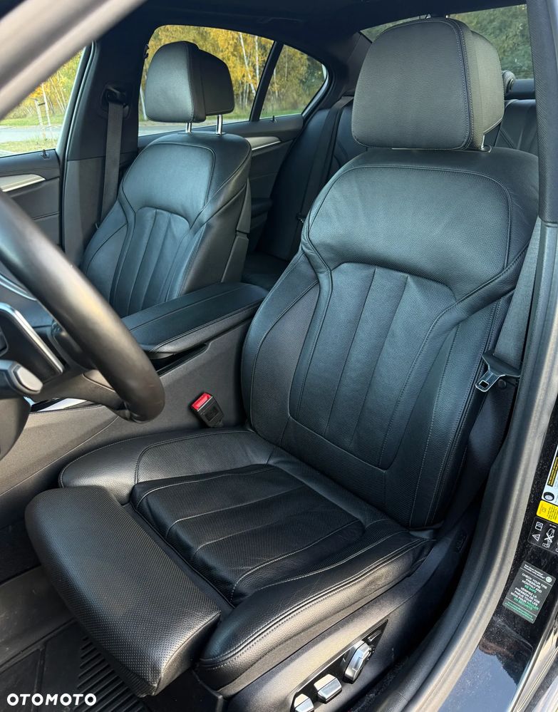 BMW Seria 5 530i xDrive M Sport Edition - 13