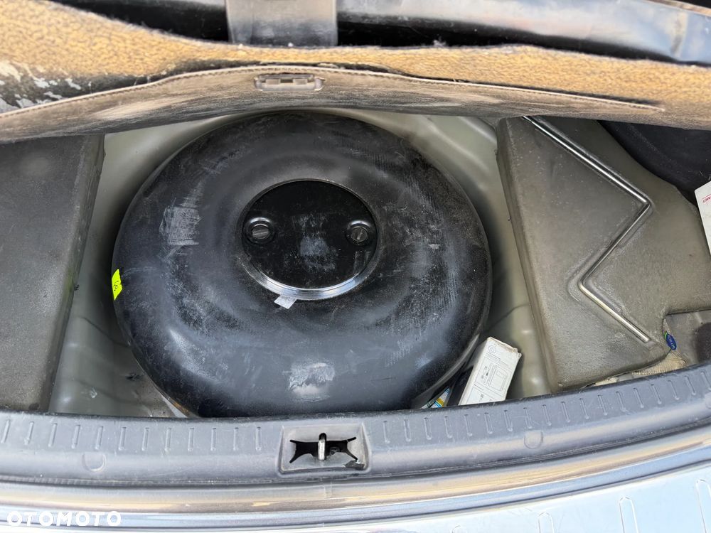 Toyota Avensis 1.8 Sol NAVI MS - 26