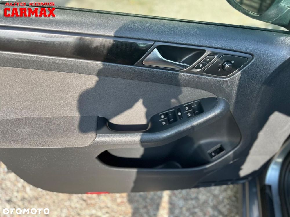 Volkswagen Jetta 1.6 TDI Comfortline - 22