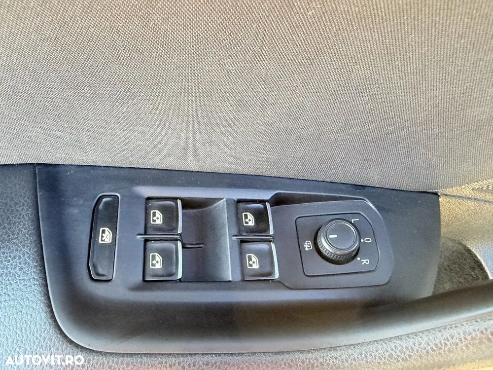 Volkswagen Passat 2.0 TDI DSG Comfortline - 26