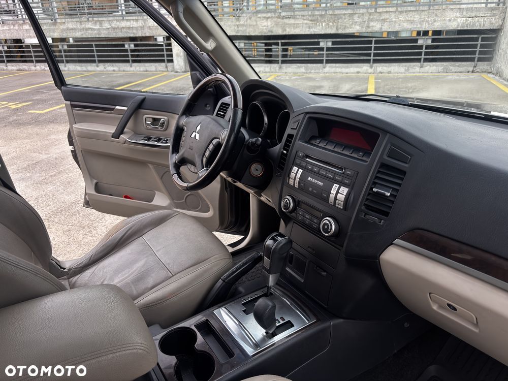 Mitsubishi Pajero - 9