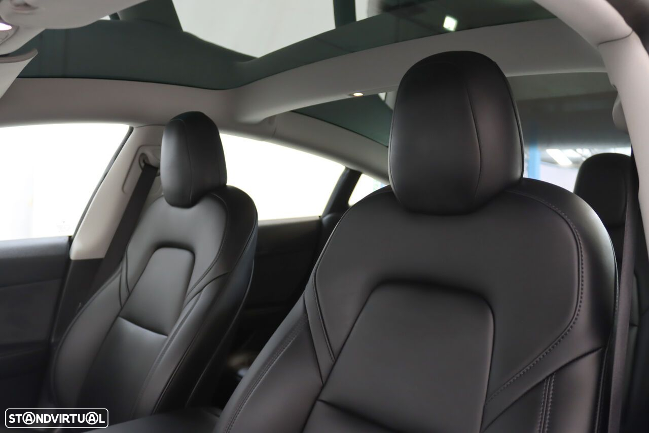 Tesla Model 3 - 10
