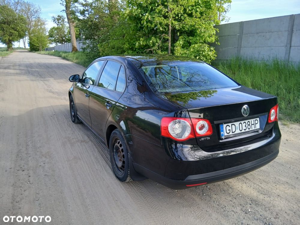 Volkswagen Jetta 1.9 TDI Sportline - 5