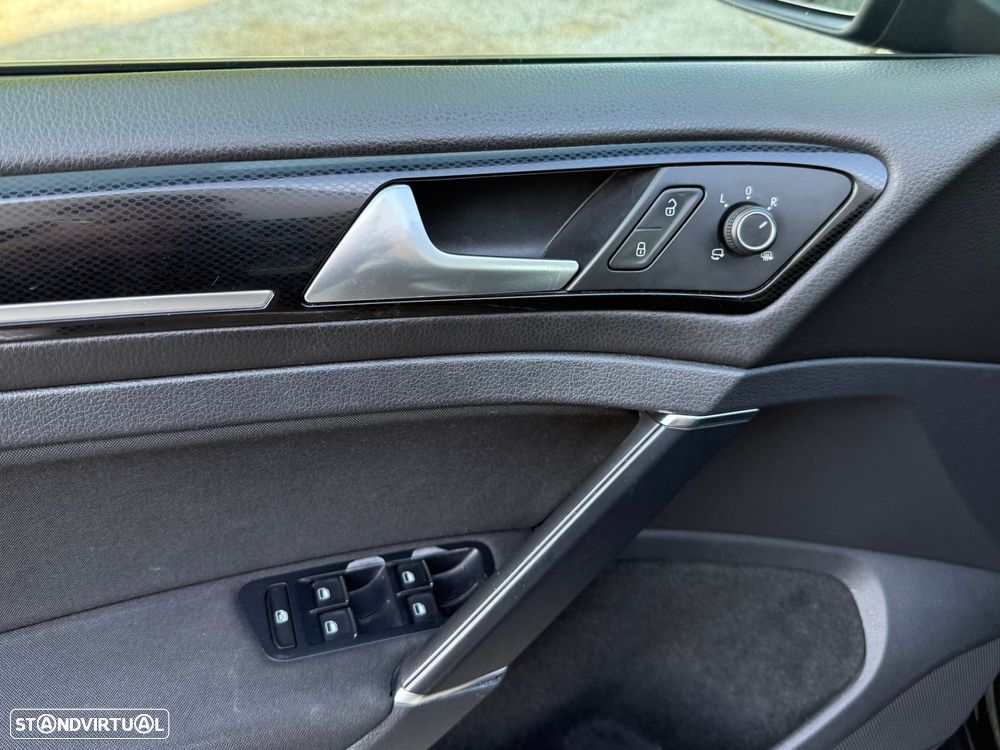 VW Golf 1.6 TDi Highline DSG - 12