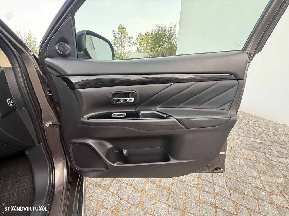 Mitsubishi Outlander 2.0 Instyle Navi - 28