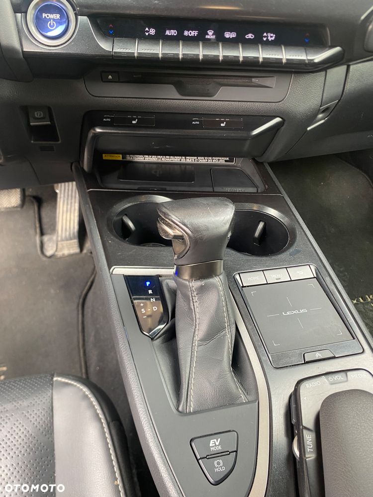 Lexus UX - 6