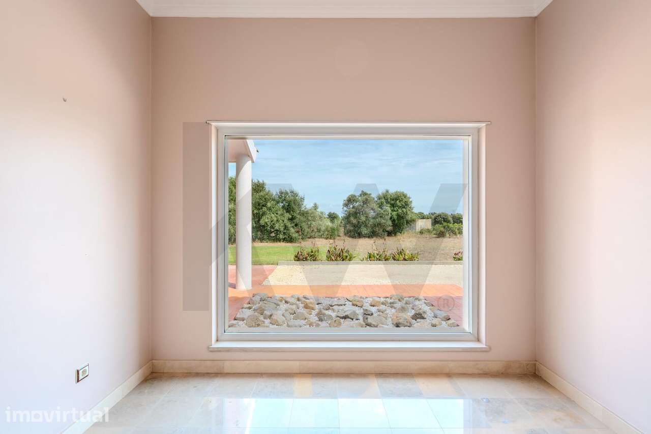 Quinta T2 + 1 Térrea com 1.37 Ha em Palmela – Vista Serra da Arrábida - Grande imagem: 3/35