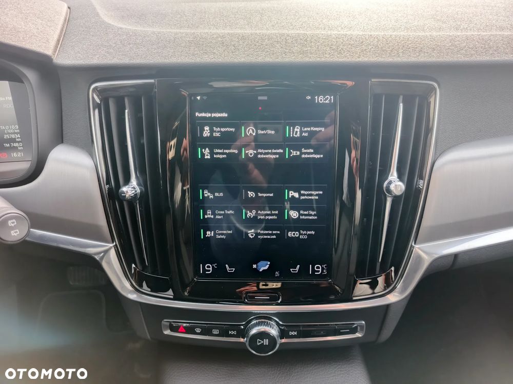 Volvo V90 D5 AWD Momentum - 12