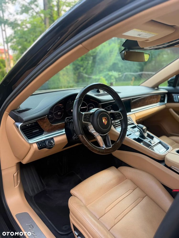 Porsche Panamera - 8