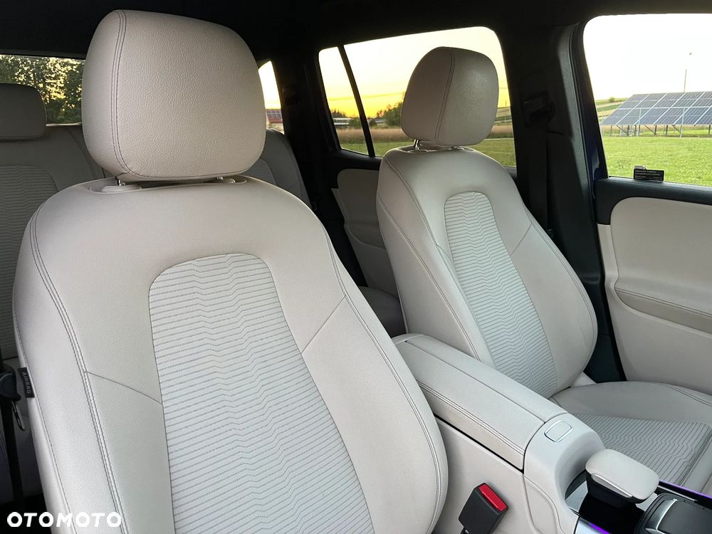 Mercedes-Benz GLB 200 Progressive 7G-DCT - 31