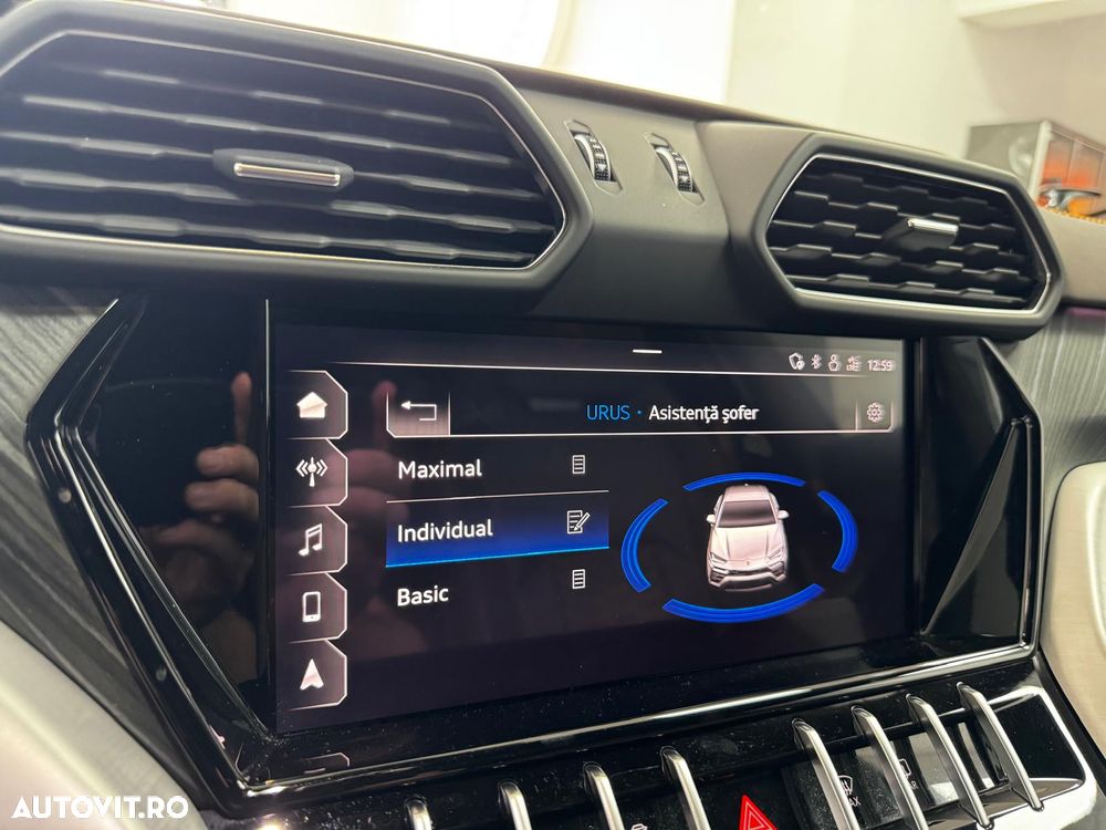 Lamborghini URUS Standard - 18