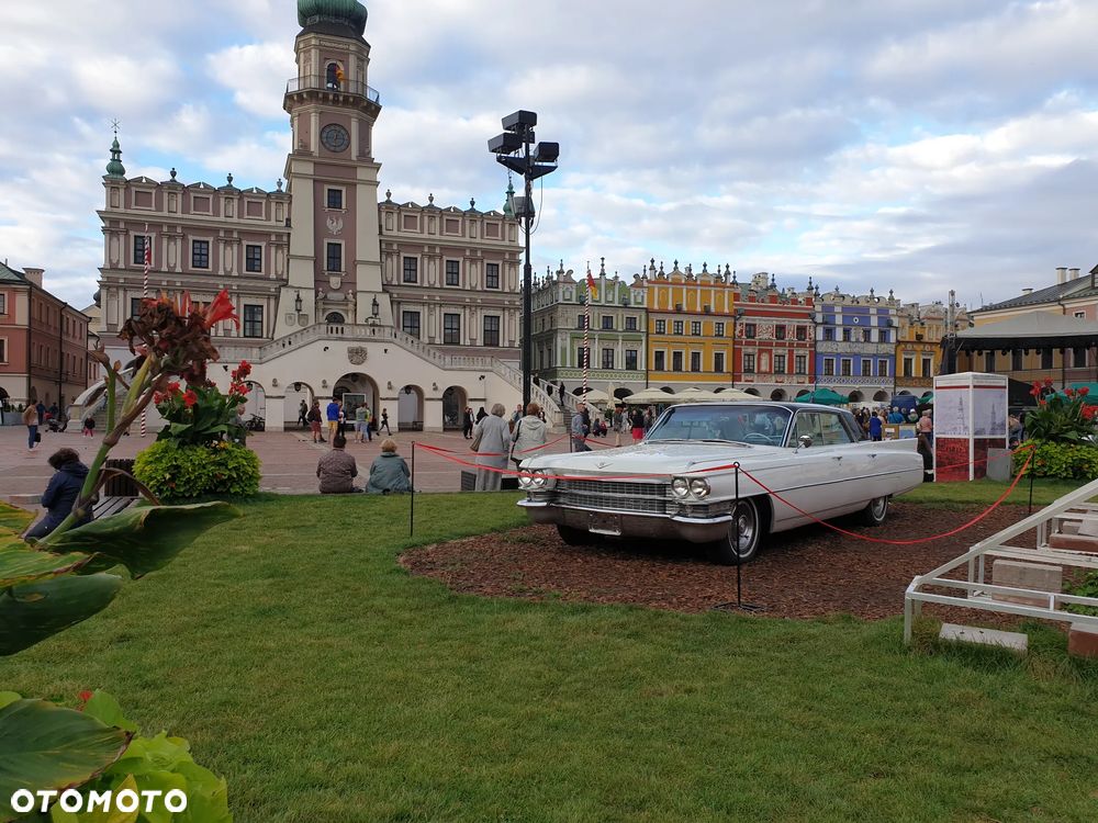 Cadillac Deville - 3