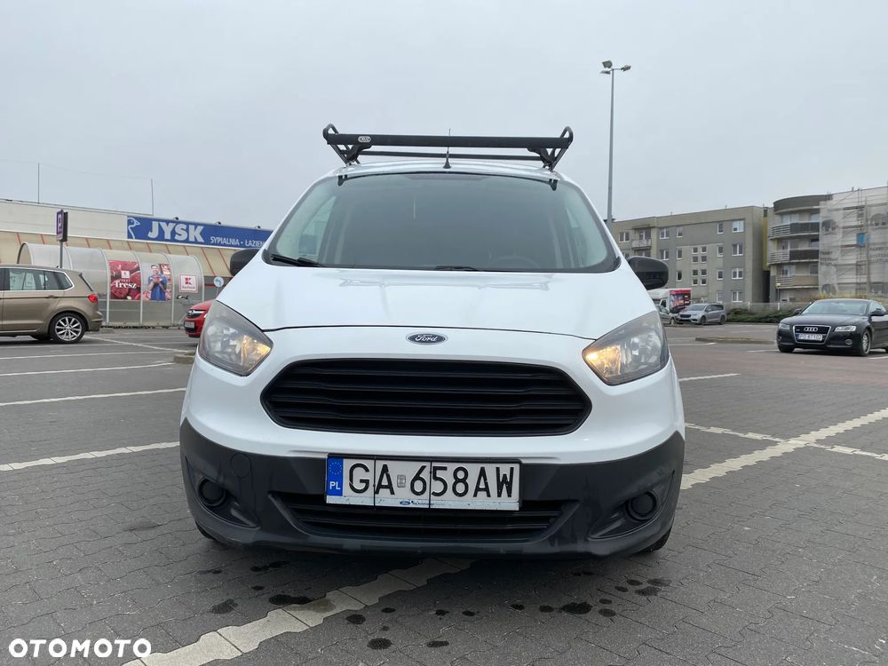 Ford Transit Courier - 31