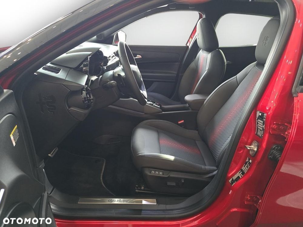 Alfa Romeo Junior 1.2 mHEV Ibrida Q4 eDCT - 9