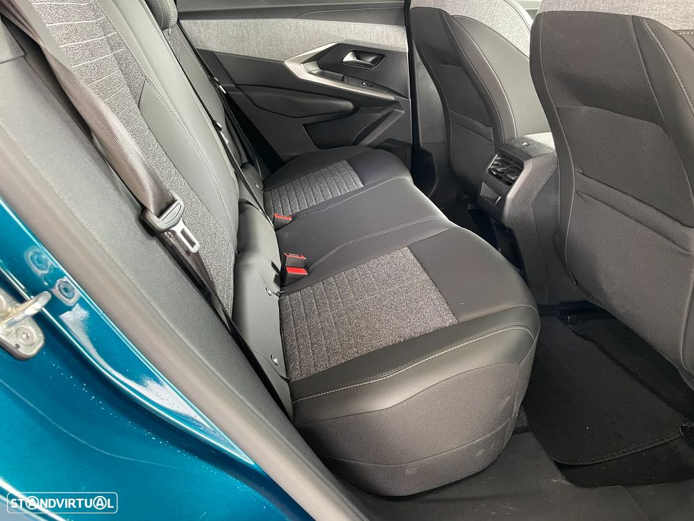 Peugeot e-3008 Allure — fotografia 17
