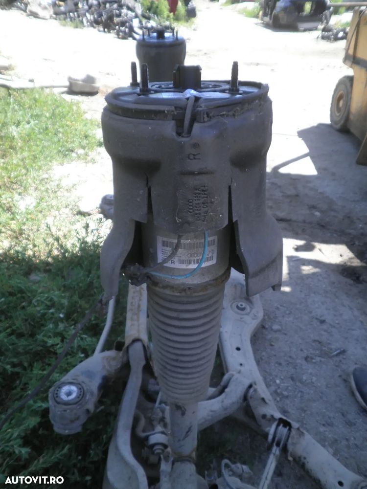 Perna aer stanga / dreapta spate Audi A8 3.0 TDI 2012 4H0616001M 4H0616002M