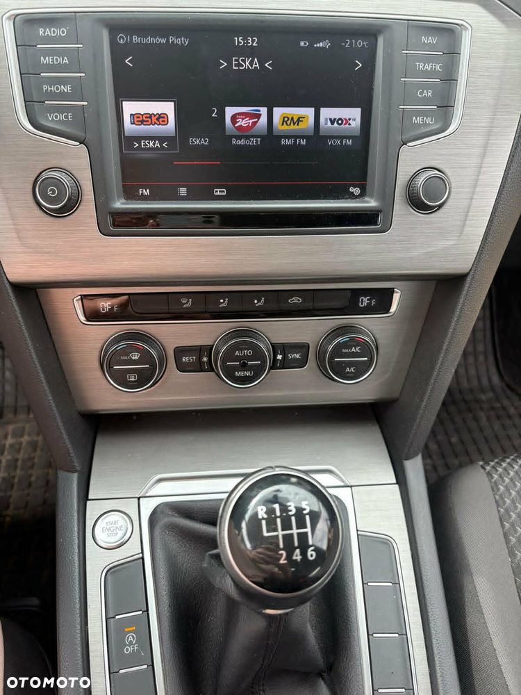 Volkswagen Passat 1.4 TSI BMT Trendline - 12