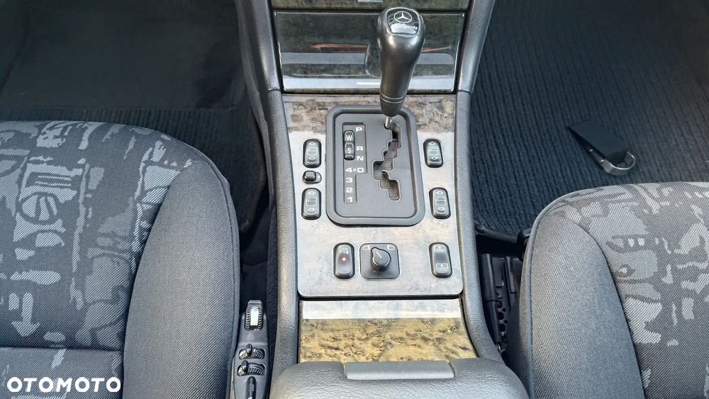 Mercedes-Benz Klasa E - 15