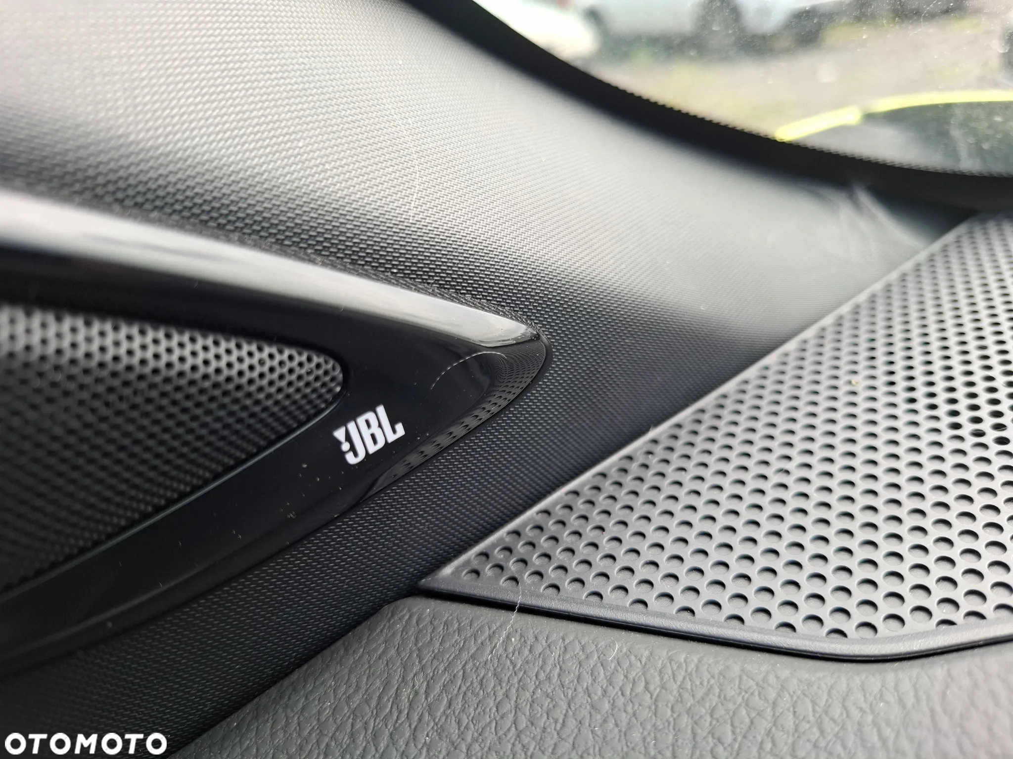 Toyota C-HR 1.8 Hybrid Neon Lime powered by JBL - 17