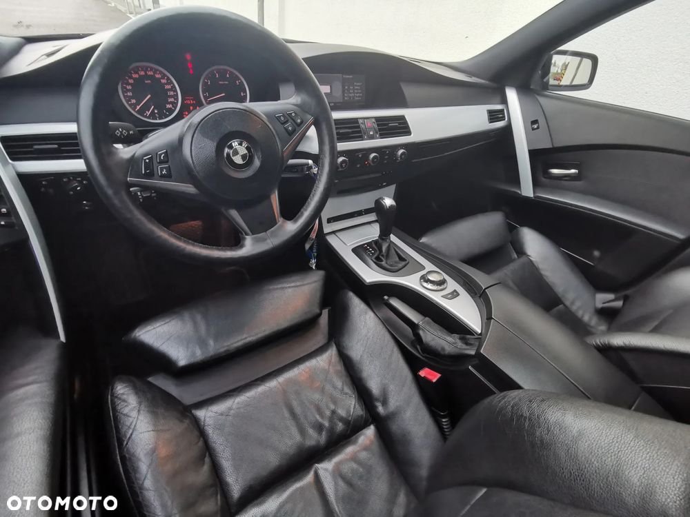 BMW Seria 5 545i - 23