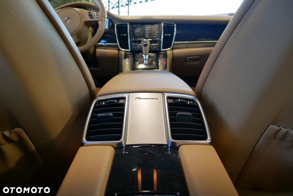 Porsche Panamera 4 - 22