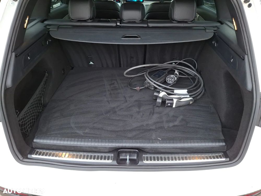 Mercedes-Benz GLC 300 e 4MATIC - 24