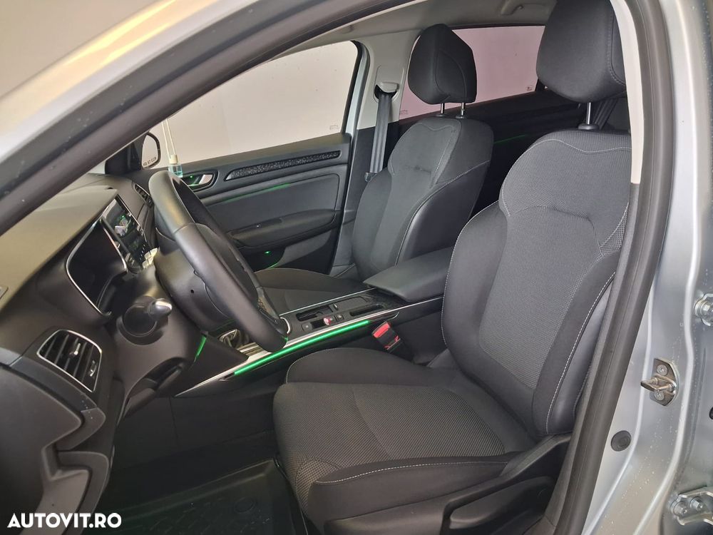 Renault Megane TCe 140 GPF Techno - 4