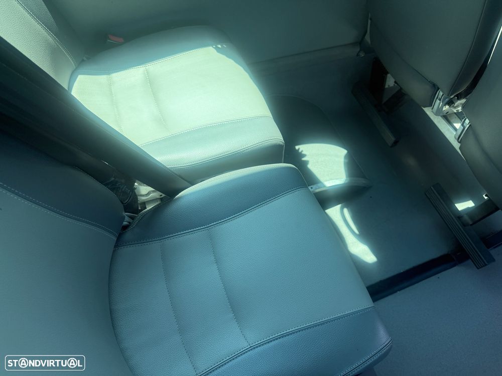 Volkswagen CRAFTER 2.5 TDI MINI BUS 16 Lugares - 14