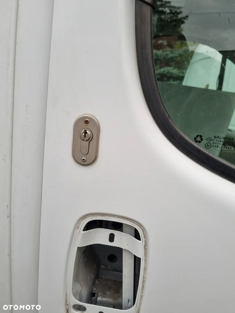 DRZWI PRAWE TRAFIC VIVARO PRIMASTAR  01-14r. - 2