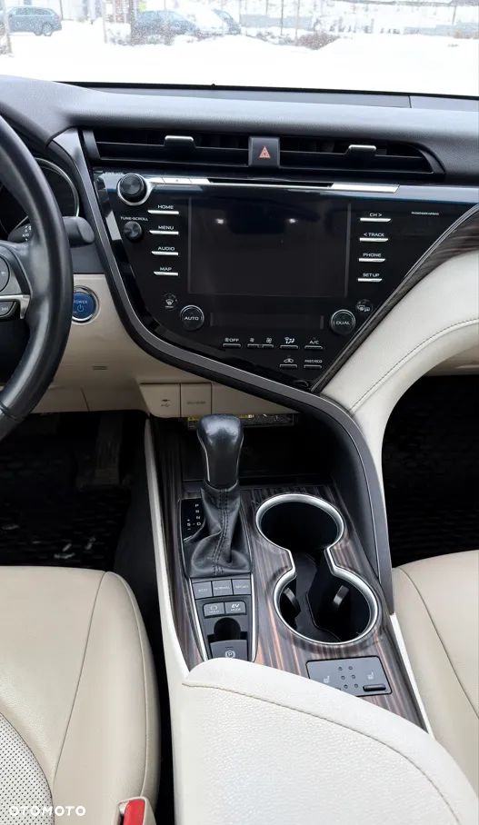 Toyota Camry 2.5 Hybrid Executive CVT - 4