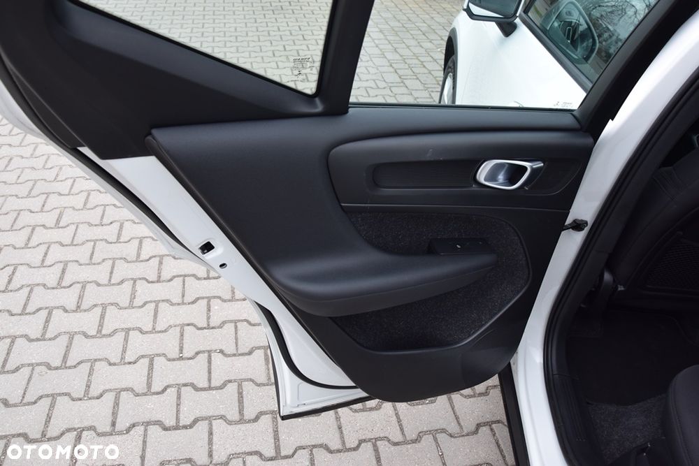 Volvo XC 40 T3 Geartronic Momentum Pro - 28