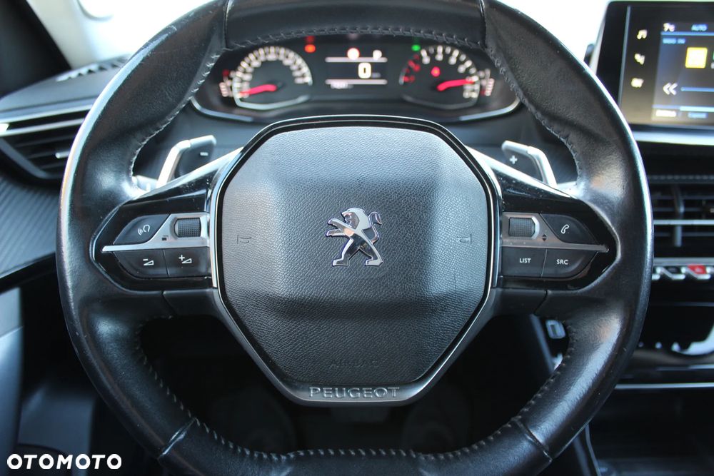 Peugeot 2008 1.2 PureTech Allure S&S EAT8 - 17