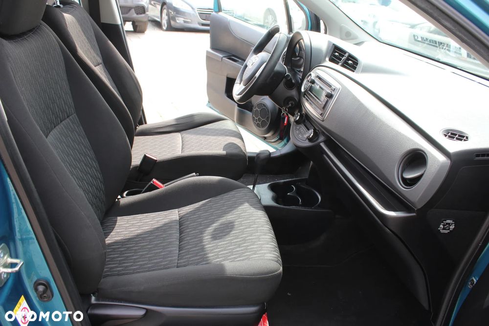 Toyota Yaris Hybrid 100 Premium - 25