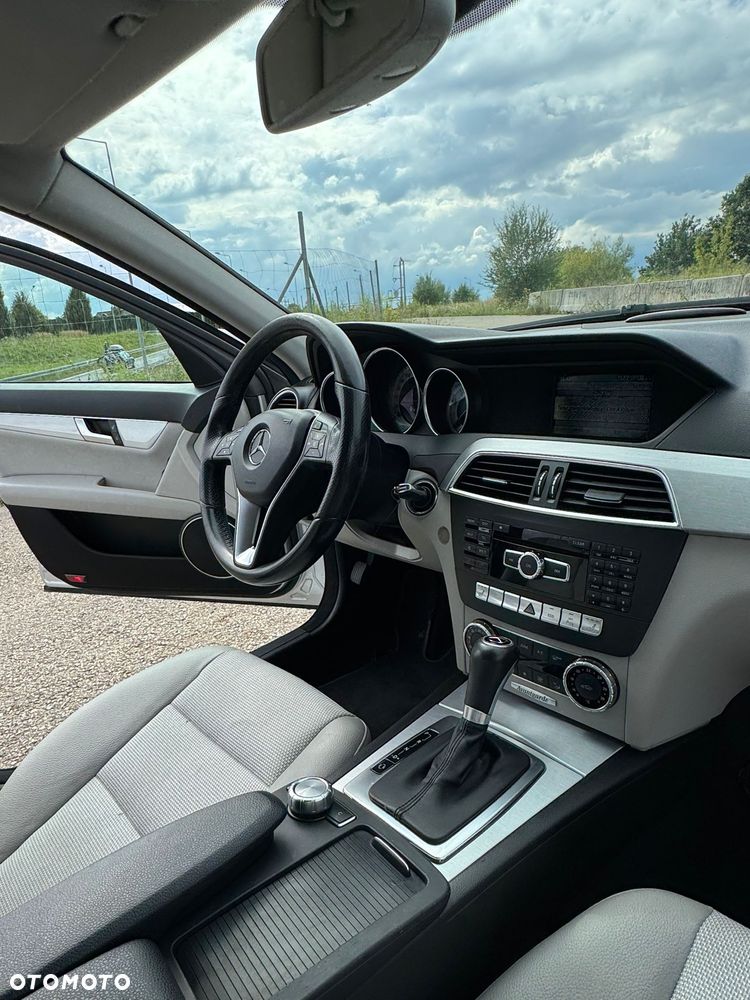 Mercedes-Benz Klasa C 250 7G-TRONIC Avantgarde Edition - 34