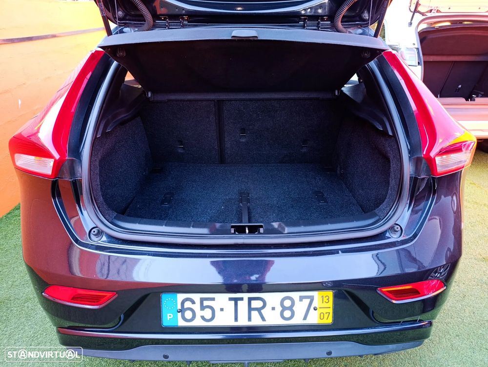 Volvo V40 D2 Kinetic - 13