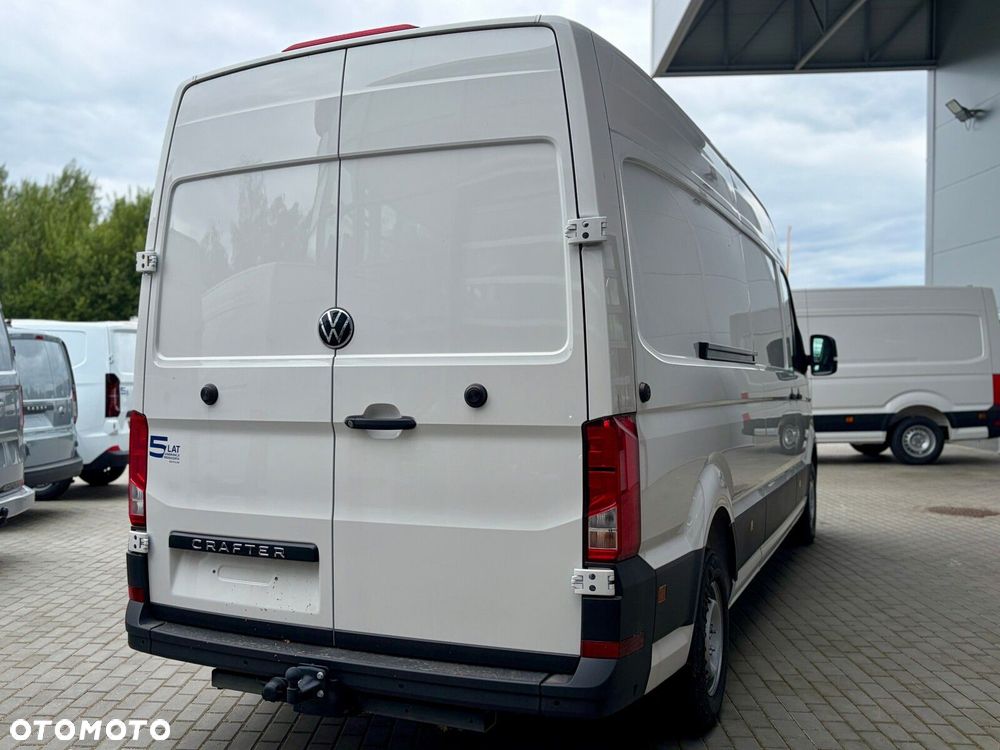 Volkswagen Crafter 35 Furgon z wysokim dachem silnik: 2,0 l EU6 SCR 140 KM / skrzynia biegów: Przedni napęd manualna 6-biegowa rozstaw osi: 4490 mm - 12