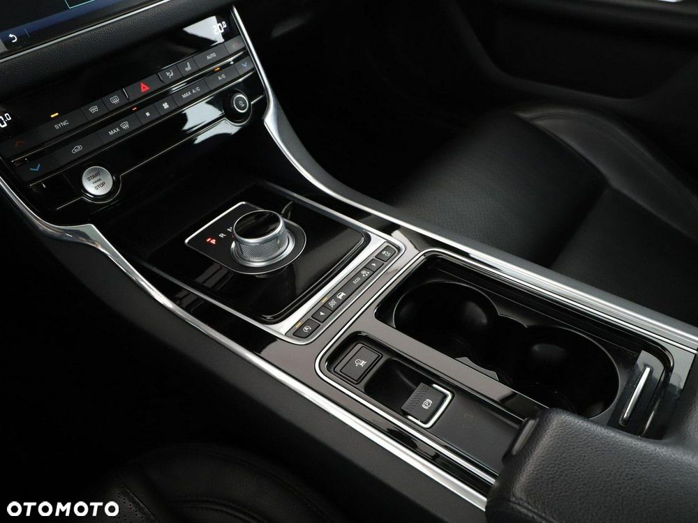 Jaguar XF 2.0 i4D Prestige - 31