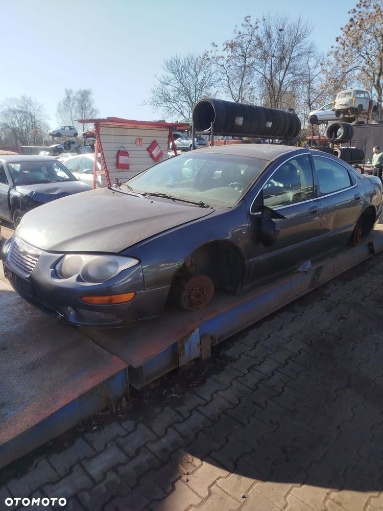 Chrysler 300 na części - 3